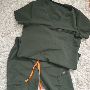 Wear figs MOSS XS top and pants